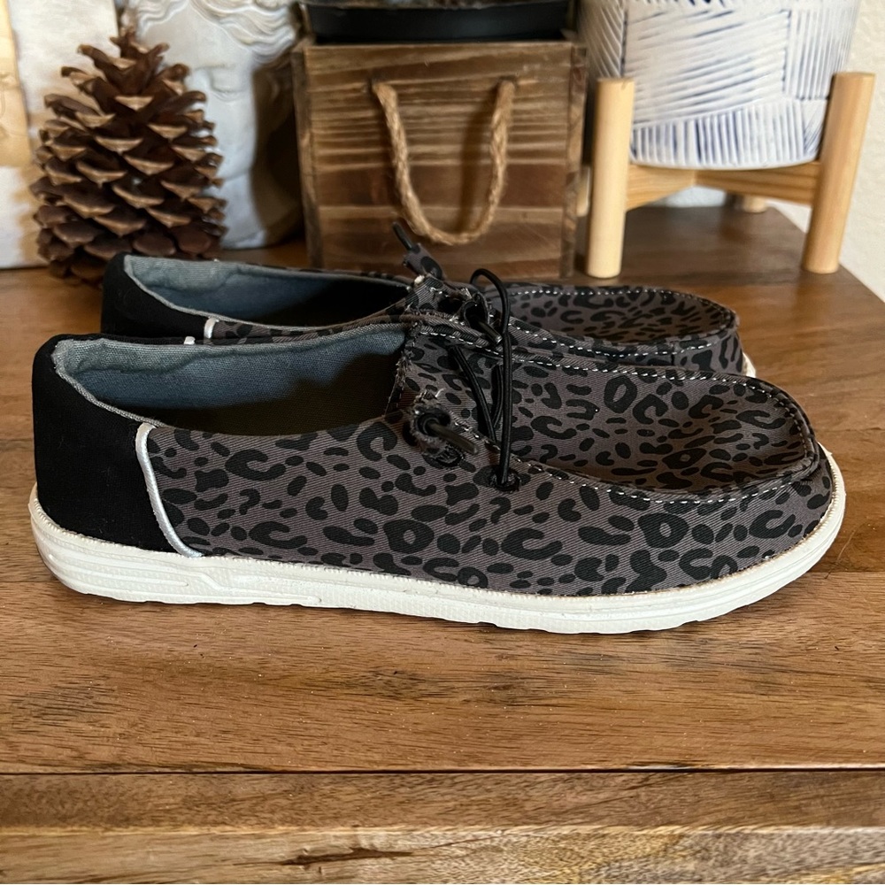 Arizona jean co. AZ flipa dark grey memory foam size 7.5 M